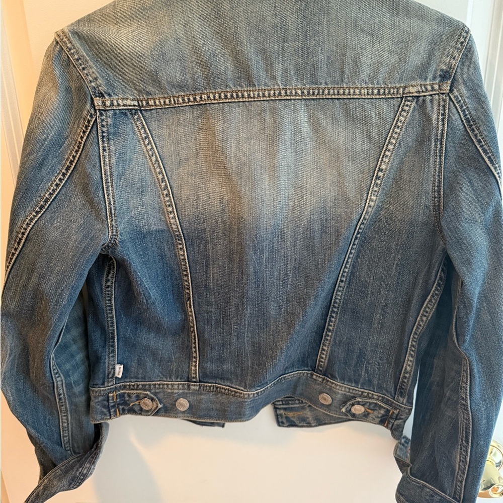 Aritzia Talula Classic Blue Jean Jacket | Size Medium | Excellent PreāLoved - Picture 3 of 4